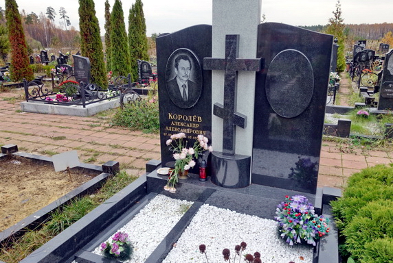 Парный памятник для супружеской четы